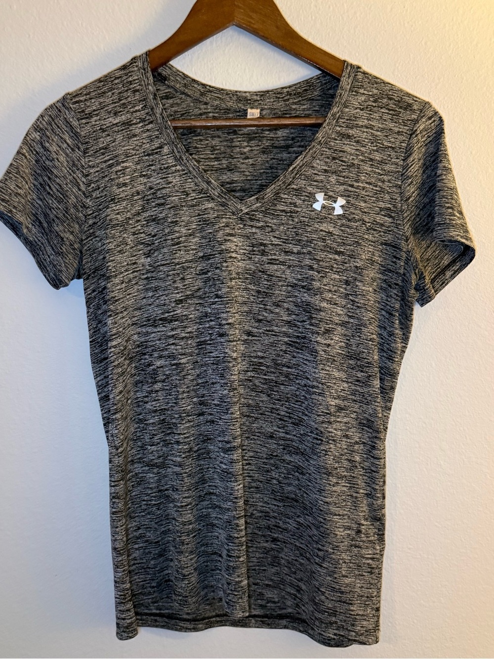 Under Armour Women's Black Gray Heather V-Neck Performance Tee